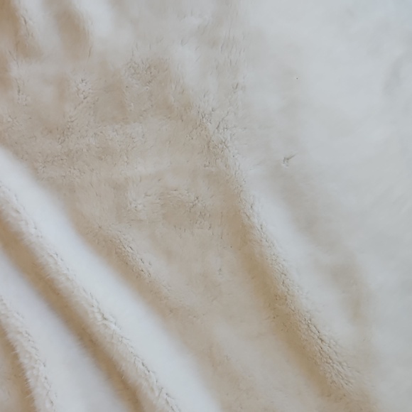 PINK Victoria's Secret Double-Sided  Faux Fur Blanket - Picture 4 of 4